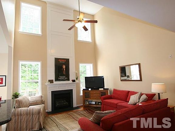 4th image of 2307 Summit Dr