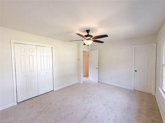 4th image of 3221 Meadow Ln