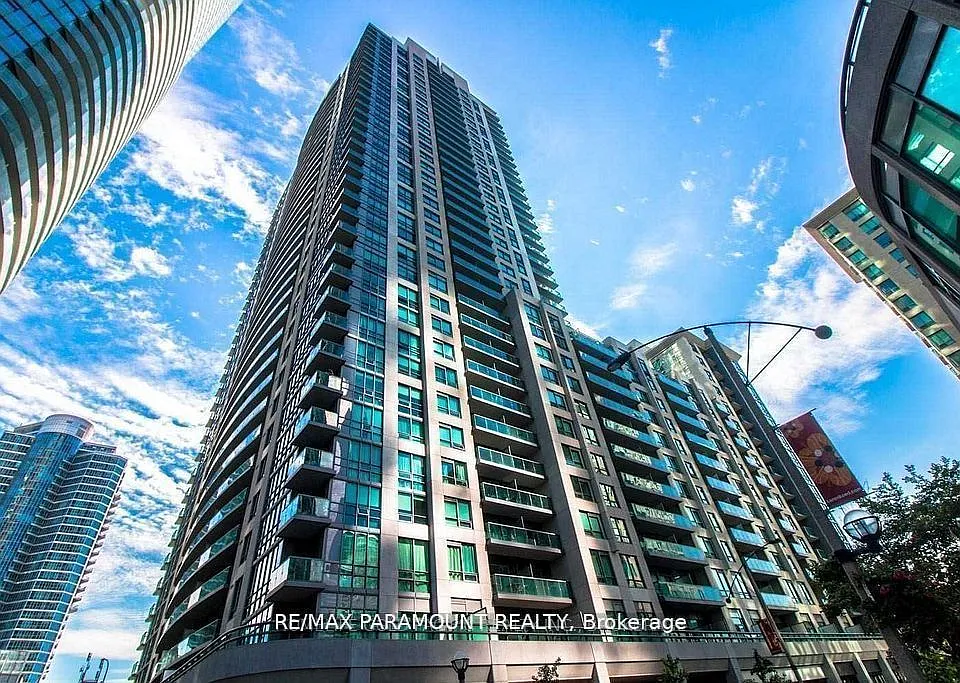 19 Grand Trunk Cres #3803