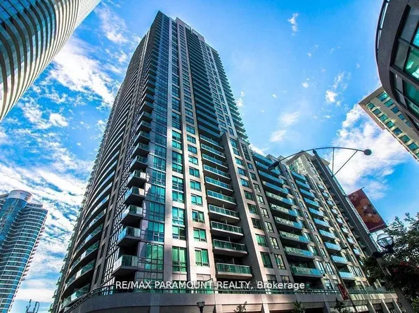19 Grand Trunk Cres, Toronto, ON