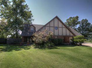 3305 Brighton Ln, Bartlesville, OK 74006