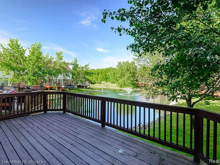 8691 Ironwood Dr — Photo 2