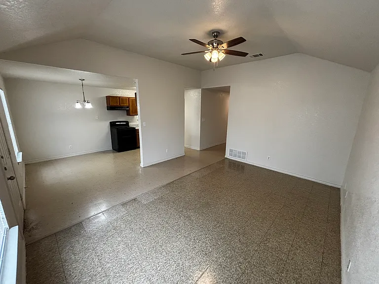 814 S Martin Luther King Jr Dr — Photo 16