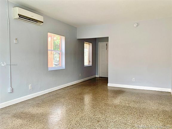 4th image of 2316 Madison St APT 8