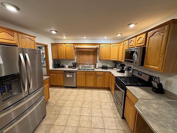 2nd image of 1596 Linden Ave