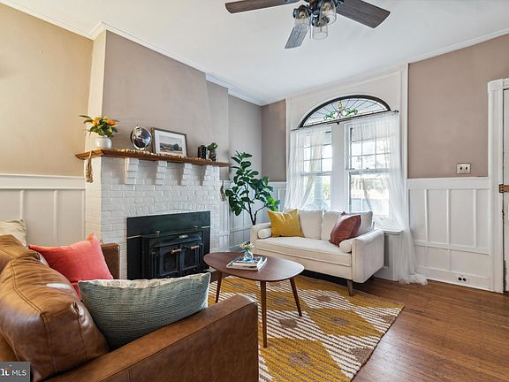 5th image of 13 W Mount Airy Ave #15