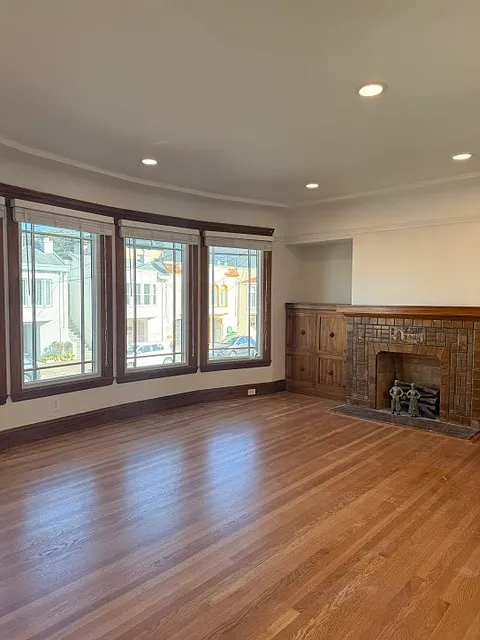 871 42nd Ave — Photo 2