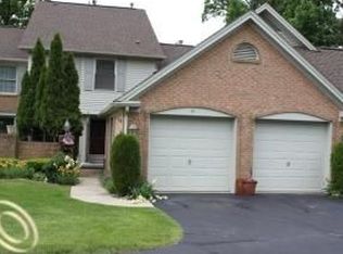 4524 Golf View Dr, Brighton, MI 48116