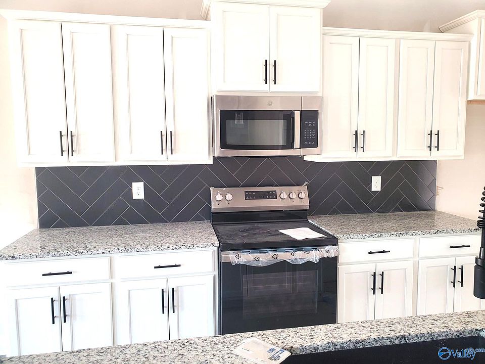 2nd image of 2121 Dawson Ln NE