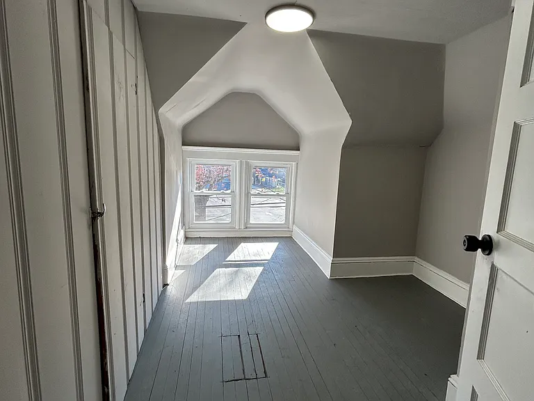 33 W Clay Ave — Photo 11