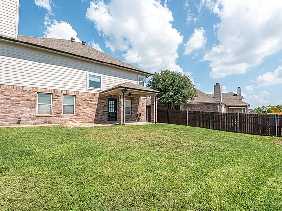 3rd image of 825 Jodie Dr