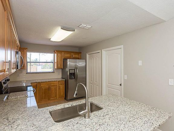 3rd image of 231 Bedford Dr