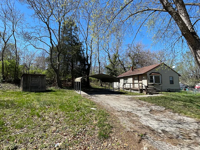 1400 S Northern Blvd — Photo 3