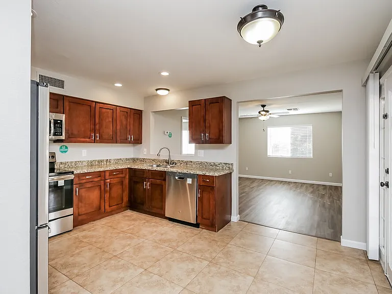 3421 E Dragoon Ave — Photo 5