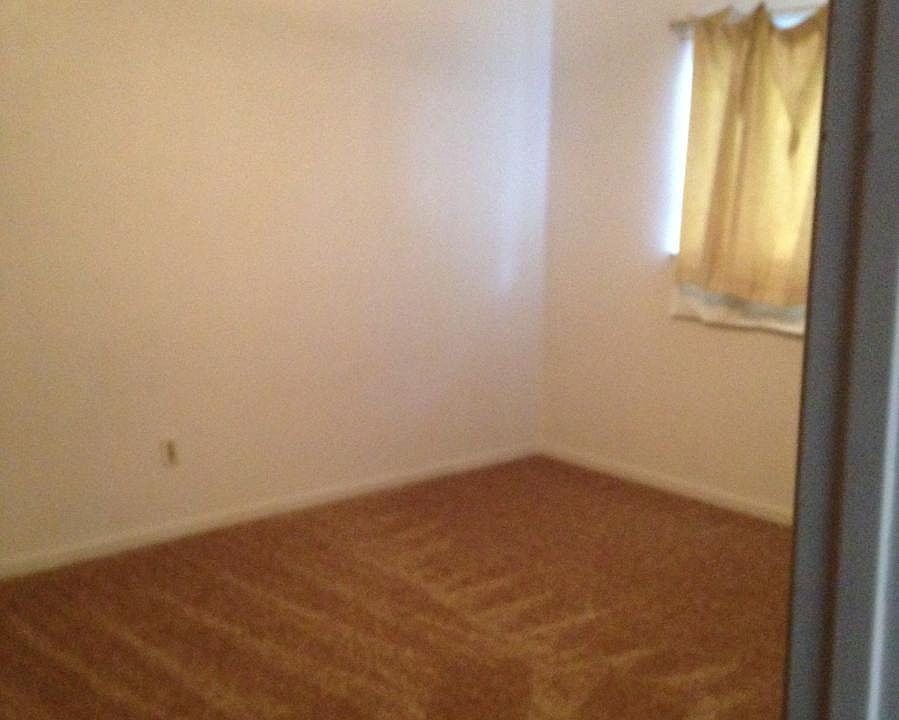 2nd image of 126 S O St APT C