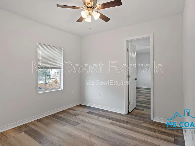 340 Hiller Dr — Photo 12
