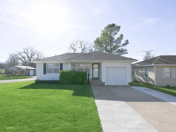 1328 S 12th St, Chickasha, OK 73018