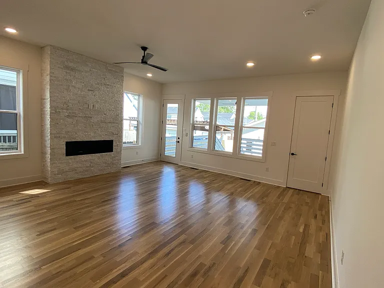 902B Knox Ave — Photo 11