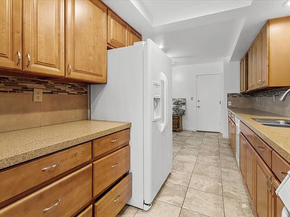 4th image of 20651 Roscoe Blvd Unit K