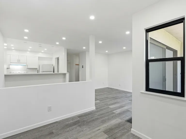 444 Merritt Ave #202 — Photo 6