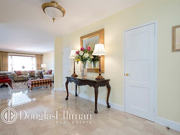 5th image of 150 E 69th St APT 11B