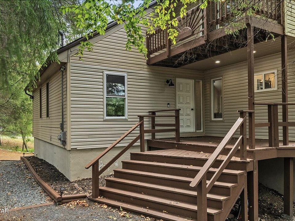 2nd image of 415 Canterbury Rd