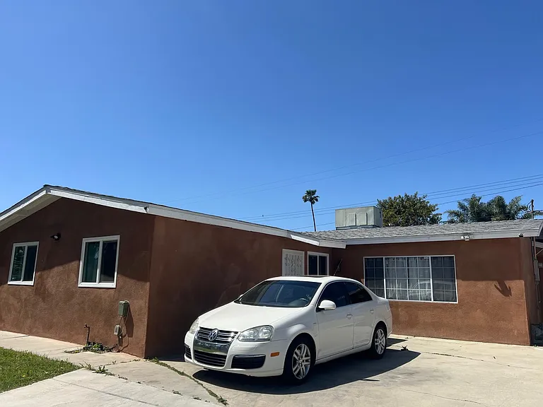 1630 S Monterey Ave — Photo 2