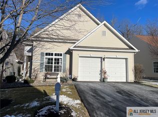22 Holly House Dr, Helmetta, NJ 08828