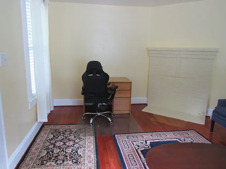705 W Markham Ave #B — Photo 15
