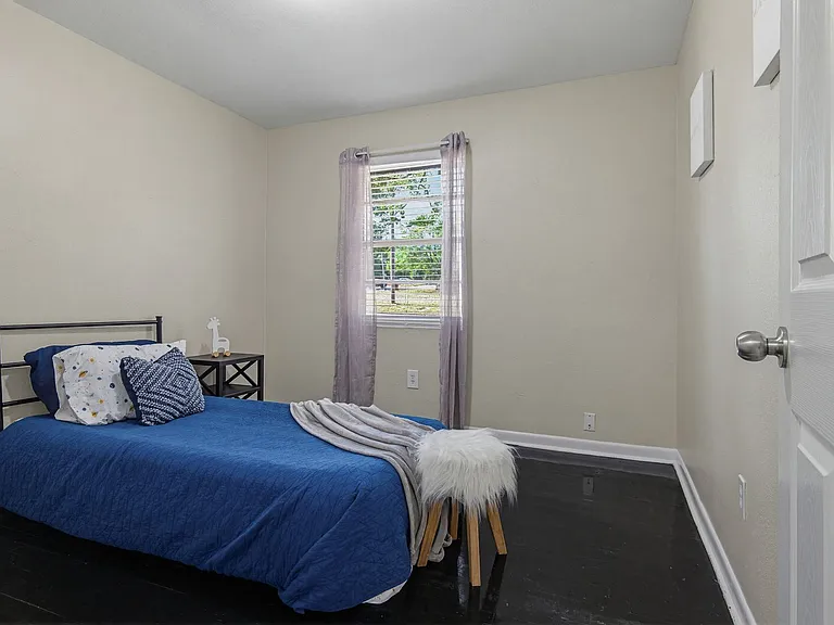 1095 Texas Pkwy — Photo 22