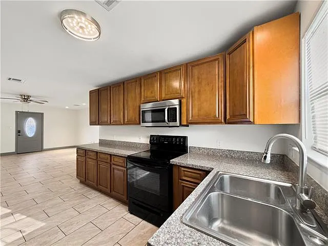 4522 Shalimar Dr — Photo 10