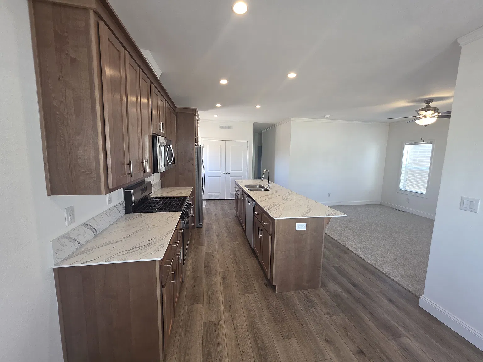 3 bed, 1096 sqft, $1,800 — Photo 4