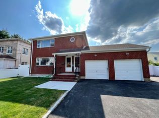 10 Dougherty St, Glen Cove, NY 11542