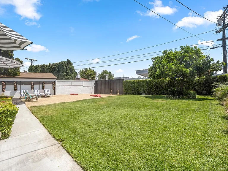 13730 Community St — Photo 75