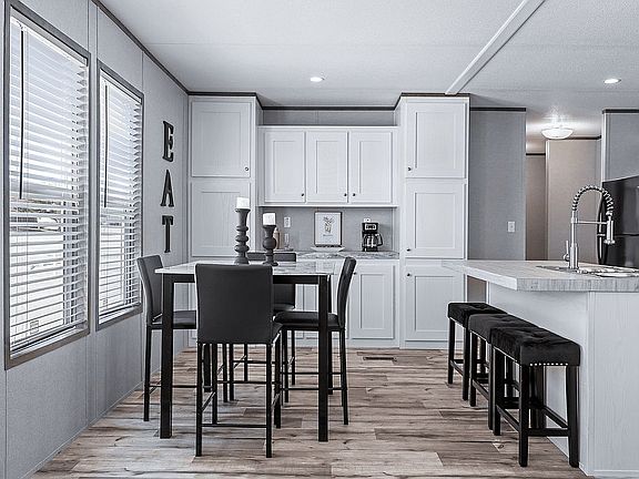 3rd image of 111 Pradera Dr