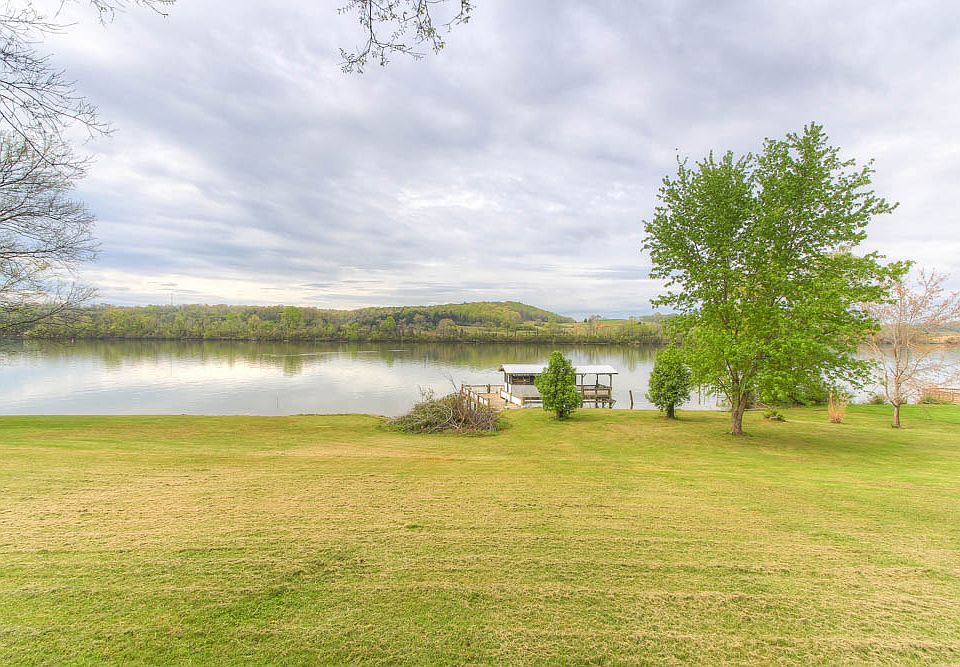 1st image of 402 Lakeview Cove Dr