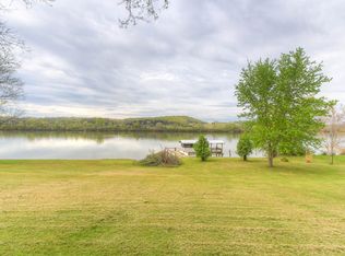 402 Lakeview Cove Dr, Loudon, TN 37774