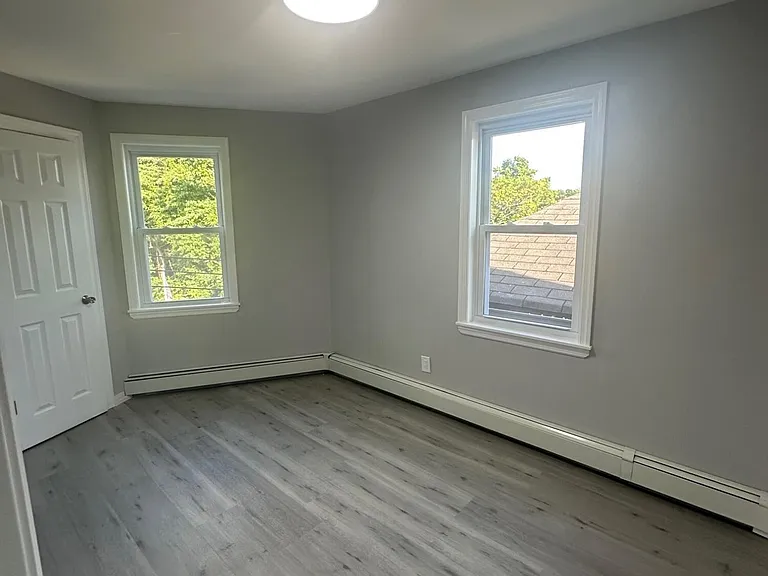 6343 Amboy Rd #3 — Photo 9