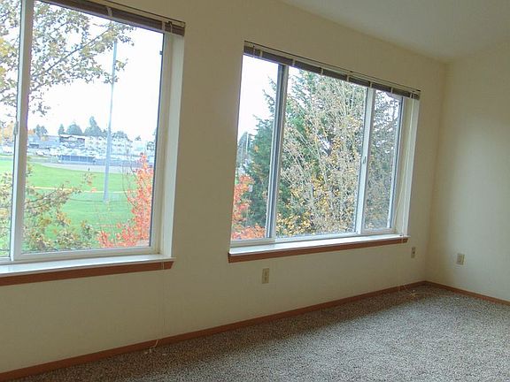 5th image of 515 S 152nd St APT 231