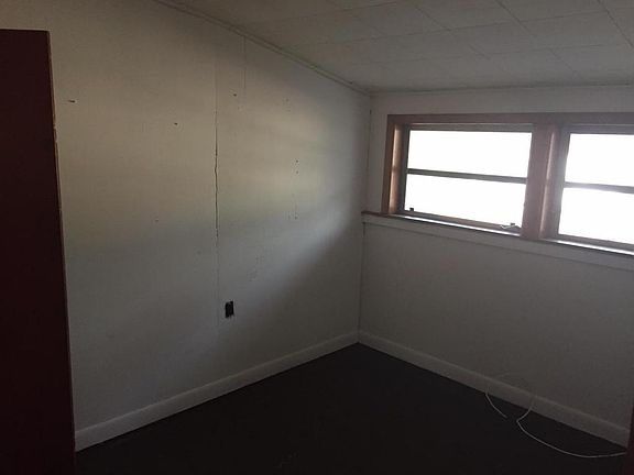 4th image of 5614 Garrett Ave