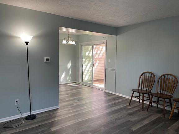 3rd image of 4907 Wildwood Ct
