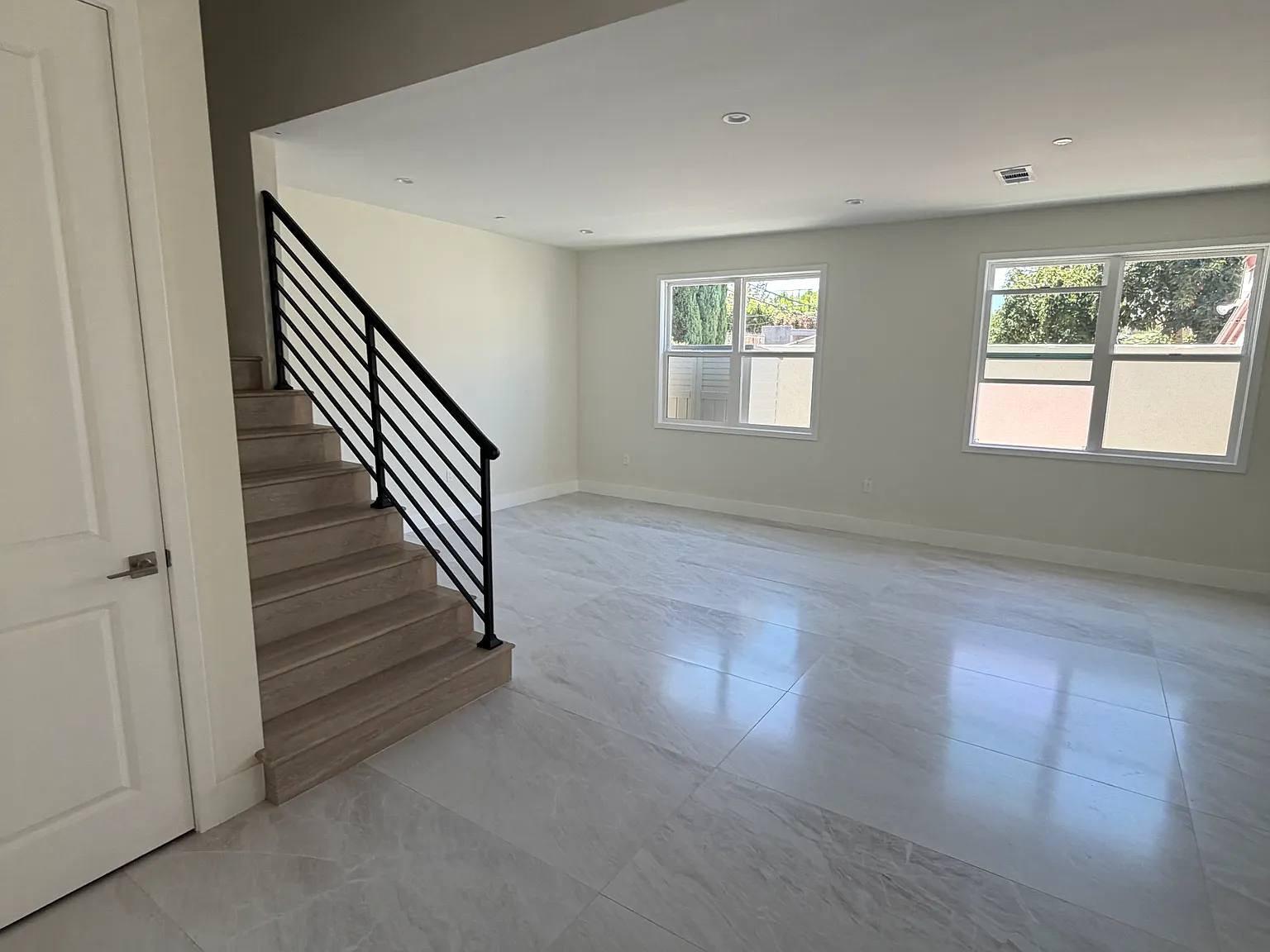 4 bed, 1500 sqft, $4,600 — Photo 2