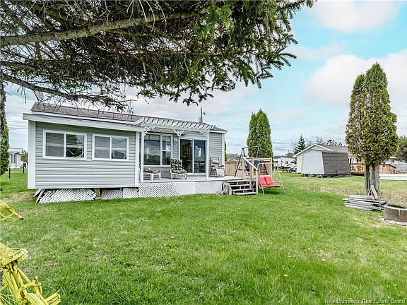 5th image of 49 Robert Ln