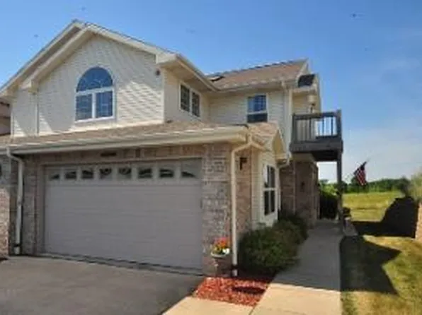 9285 S 51st St #703, Franklin, WI 53132
