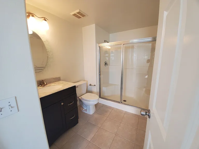 404 N Horne St N #D31 — Photo 18