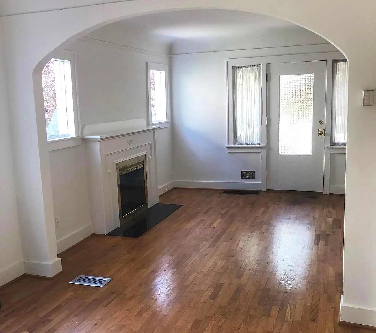 2 bed, 1.5 bath, 1360 sqft, $3,850 — Photo 4