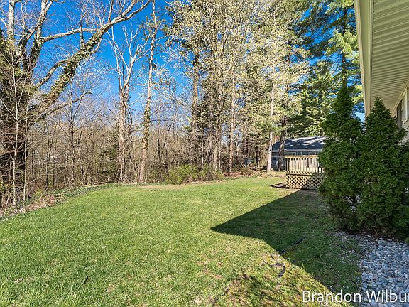 5th image of 3565 Blackmer Rd