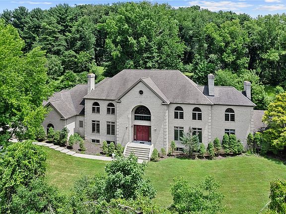 2nd image of 1060 Fox Chapel Rd