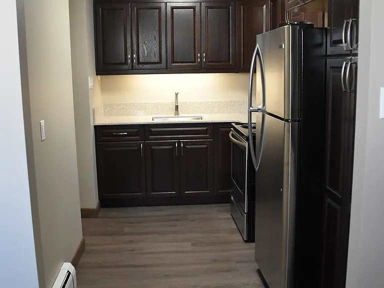 1035 Powers St — Photo 8