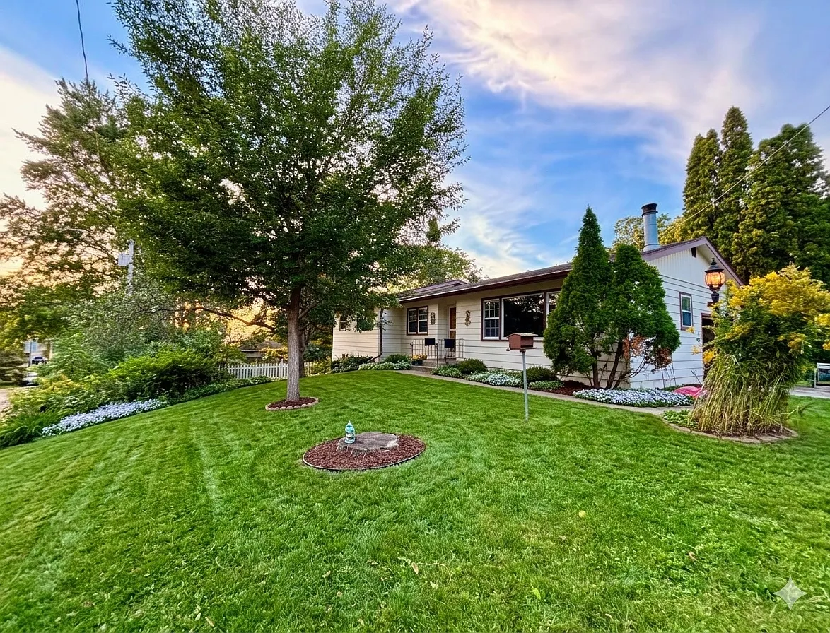 3 bed, 2.5 bath, 1648 sqft, $2,950 — Photo 1